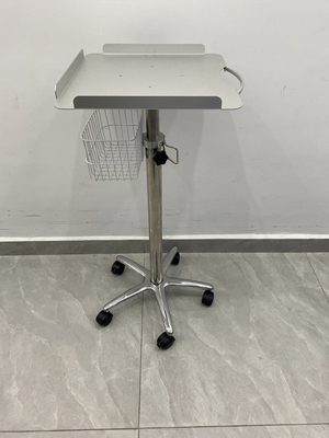 Un chariot mobile pour l'électrocardiogramme à l'hôpital