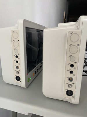 Moniteur patient portable 5 paramètres 12,1 pouces avec 16 langues pour usage médical