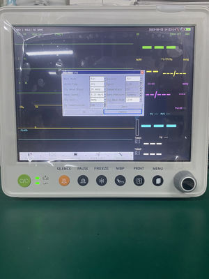 Moniteur patient multiparamétrique TFT LCD couleur 12,1 pouces avec garantie d'un an et design compact 30*27*30CM