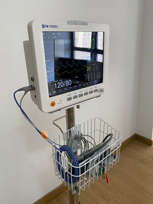 12.1 Moniteur portable multiparamètres pour appareils de surveillance médicale en salle de soins intensifs