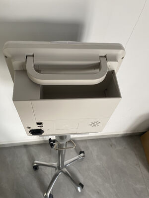 Moniteur patient multi-paramètres capable de mesurer la SpO2, la PNI, la respiration, l'ECG et la température