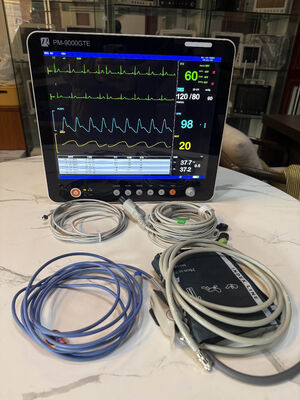 Moniteur patient portable 15 pouces, signes vitaux multiparamètres, moniteur patient optionnel Etco2